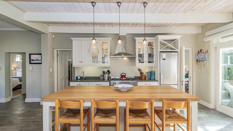 To Let 5 Bedroom Property for Rent in Onrus Western Cape